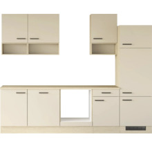 Cuisine équipée moderne avec meubles hauts, meubles bas et une niche pour un appareil encastrable au design sobre.
