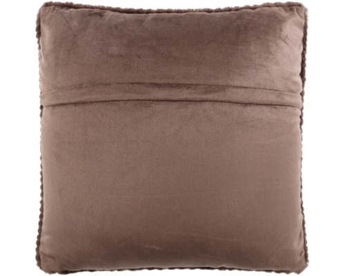 Coussin décoratif carré avec une housse en peluche douce et une fermeture portefeuille à l'arrière.