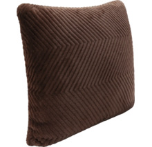 Coussin décoratif carré marron avec housse douce à motif zigzag structuré.