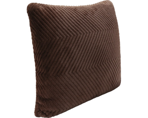 Coussin décoratif carré marron avec housse douce à motif zigzag structuré.