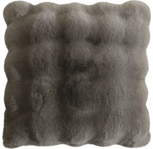 Coussin carré capitonné en fausse fourrure douce avec bord ondulé.