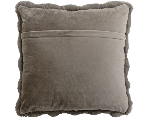 Dos d'un coussin décoratif carré en velours avec bordure en fausse fourrure et fermeture portefeuille.