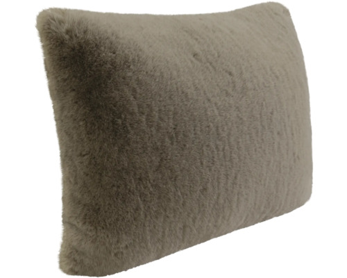 Coussin décoratif rectangulaire avec housse en fausse fourrure douce.