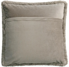 Verso d'un coussin décoratif carré avec fermeture portefeuille et bordure en fausse fourrure.