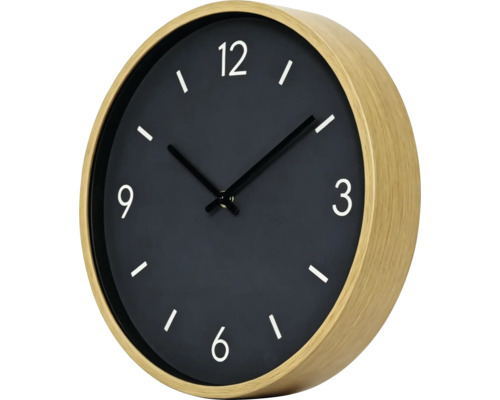 Runde Wanduhr mit Holzrahmen und schwarzem Zifferblatt mit arabischen Ziffern.