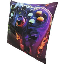 Coussin décoratif carré avec un motif de manette de jeu au style abstrait.