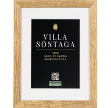 Cadre photo en bois avec structure et passe-partout pour une image de Villa Sostaga.