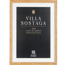 Image encadrée avec inscription Villa Sostaga, Lago di Garda, Manufactura dans un cadre en bois avec passe partout et logo de certification FSC.