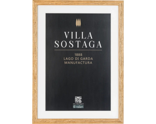 Image encadrée avec inscription Villa Sostaga, Lago di Garda, Manufactura dans un cadre en bois avec passe partout et logo de certification FSC.