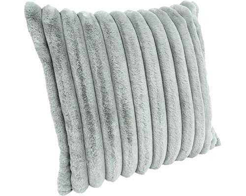 Coussin carré en fausse fourrure douce avec motif à rayures verticales.