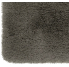 Tapis en fausse fourrure douce avec une texture dense en version unie