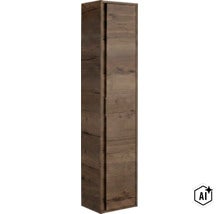 Hoher Badezimmerschrank mit einer Tür in Holzoptik mit Maserung und einem schmalen Griff. (Image AI modified or generated)