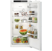 Bosch Einbaukühlschrank mit MultiBox XL Schublade und CoolAirflow System, gefüllt mit Lebensmitteln, offene Tür.