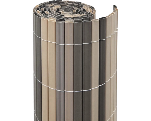 Tapis de protection visuelle enroulable en plastique pour le jardin ou le balcon.