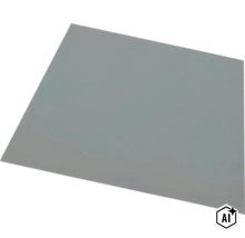 Une plaque lisse et rectangulaire en plastique ou en métal pour divers projets de construction. (Image AI modified or generated)