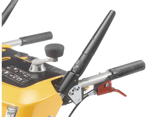 Detailansicht Bedienelemente Schneefräse