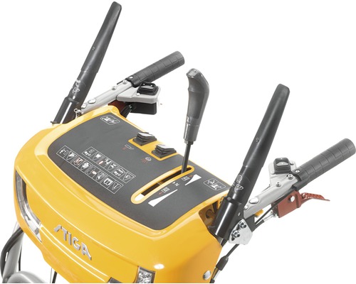 Bedienfeld einer Schneefräse der Marke Stiga