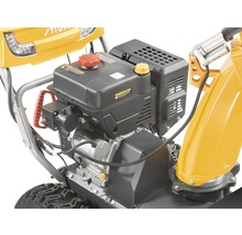 Gros plan d''un moteur de fraise à neige Stiga jaune
