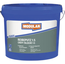 Modulan Reibeputz 1.5 in einem Eimer, ein robuster Dispersionsputz mit 1,5 Millimeter Körnung, gebrauchsfertig, stoß- und schlagfest.