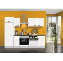 Cuisine complète avec armoires blanches, évier, cuisinière, four et lave-vaisselle