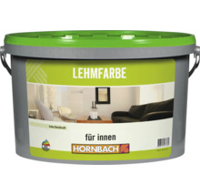 Un seau de peinture à l argile Hornbach pour intérieur avec un fort pouvoir couvrant et une image de salon.
