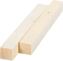 Zwei quadratische Holzkanteln aus Massivholz zur Verwendung im Heimwerkerbereich.