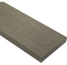 Lame de terrasse en WPC avec surface structurée effet bois