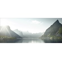 Landschaft mit Bergen und See