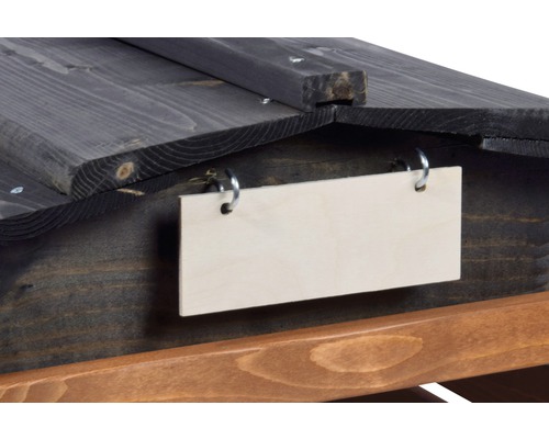 Vue détaillée d''un panneau en bois sur un produit de jardin