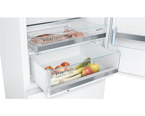 Intérieur d''un réfrigérateur avec des tiroirs VitaFresh pour le stockage des aliments