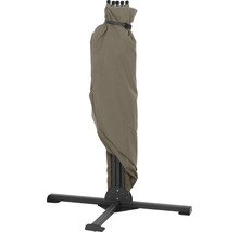 Parasol fermé avec housse de protection et support
