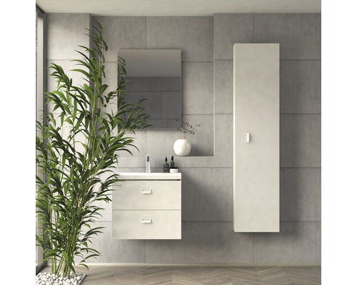 Modernes Badezimmer mit Waschbeckenunterschrank, Spiegelschrank und Hochschrank