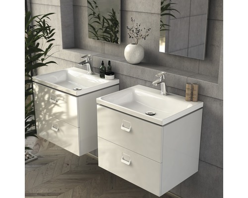 Zwei weiße Waschtische mit Unterschrank und zwei Schubladen im Badezimmer.