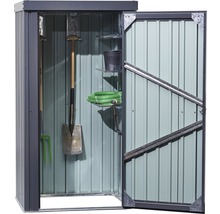 Abri de jardin métallique ouvert avec outils de jardin tels que bêche, tuyau et pot de fleurs