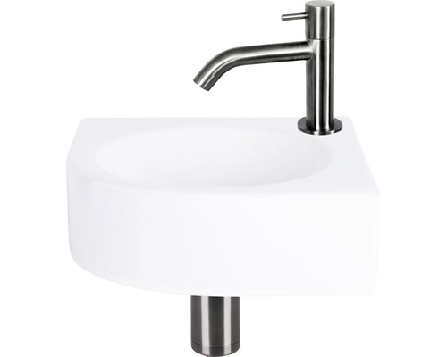 Weißes Keramikwaschbecken mit Armatur