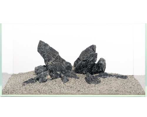 Aquarium avec pierres et gravier