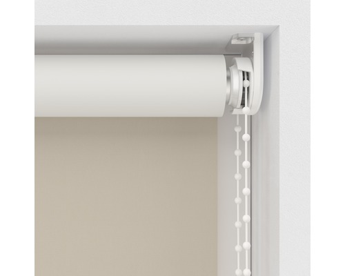 Store enrouleur avec chaînette sur la fenêtre