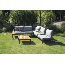 Gartenlounge-Set mit Tisch auf Rasen