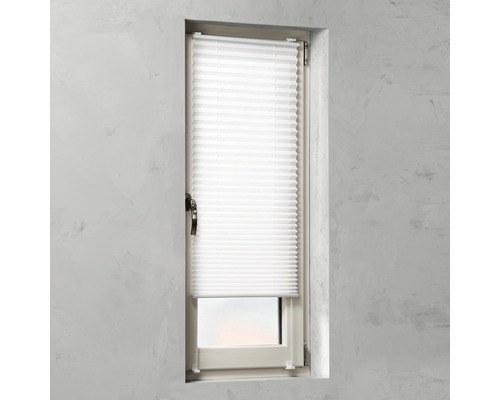 Store plissé blanc sur la fenêtre pour le contrôle de la lumière et l''intimité