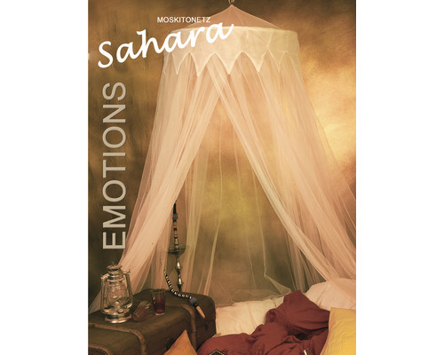 Dekoratives Schlafzimmer mit Moskitonetz über dem Bett