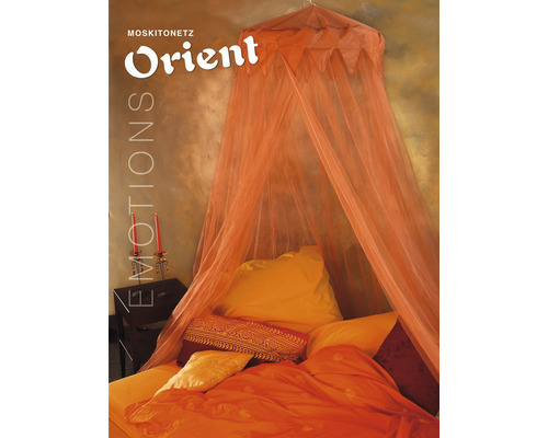 Moustiquaire orientale au-dessus d''un lit