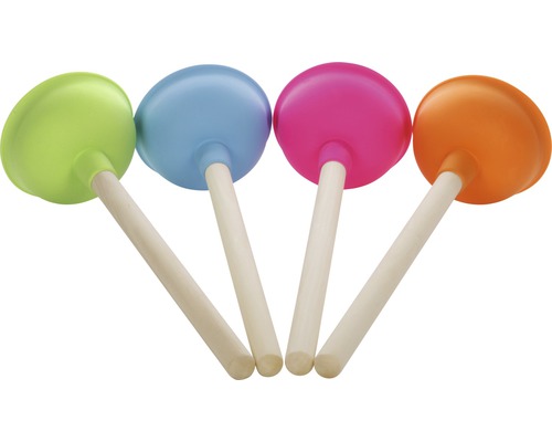 Vier farbige Pömpel mit Holzgriff