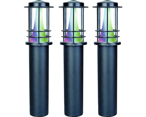 Drei Pollerleuchten aus Metall mit klarem Glas und farbiger Beleuchtung