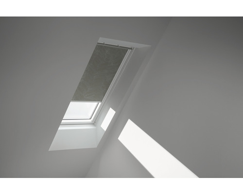 Store occultant VELUX olive à points à commande manuelle cadre aluminium DKL M10 4575S