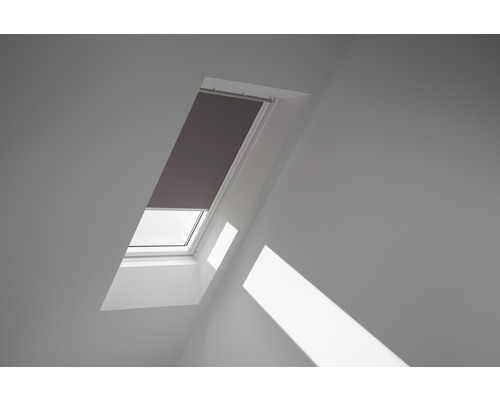 Store occultant Velux taupe uni à commande manuelle cadre aluminium DKL U04 4577S