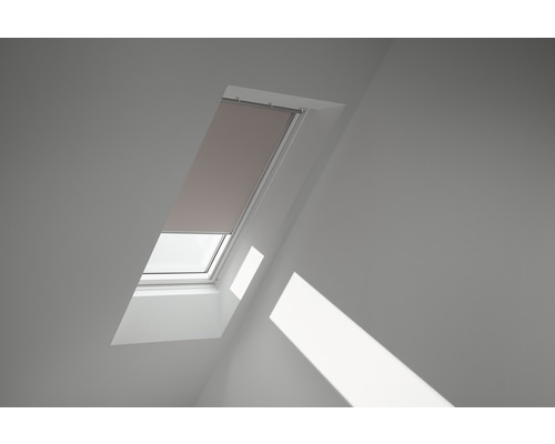 Store occultant Velux taupe clair uni à commande manuelle cadre aluminium DKL C06 4580S