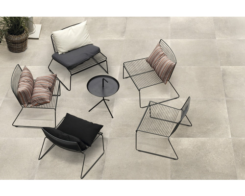 Vue de dessus de mobilier de jardin sur dalles de terrasse