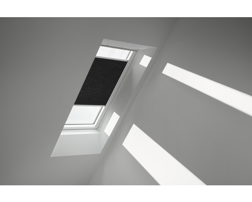 Store plissé alvéolaire Velux gris graphite uni à commande manuelle FHC F08 1047SWL