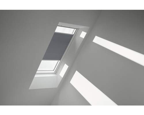 Store plissé alvéolaire Velux gris béton uni à commande manuelle FHC CK06 1163SWL