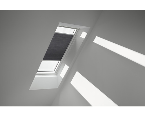 Store plissé alvéolaire Velux gris-taupe uni à commande manuelle FHC U10 1170SWL